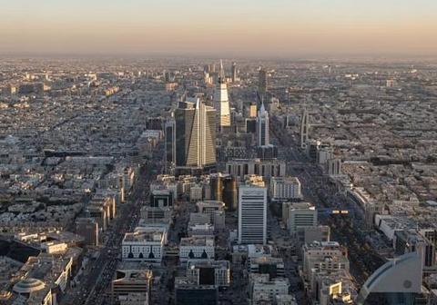 تخطط المملكة العربية السعودية لاستخدام قرض بقيمة 11 مليار دولار لتمويل خططها