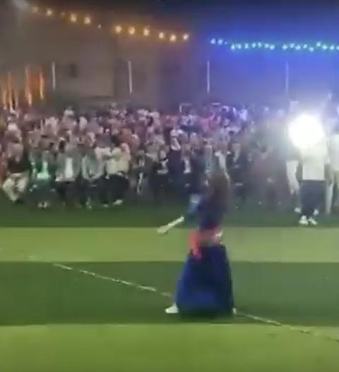 راقصة تحيي حفل تكريم أوائل الثانوية بمصر
