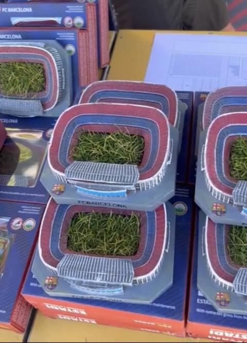 برشلونة يفتح متجراً لبيع عشب ملعب الكامب نو..