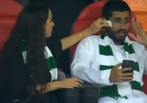 ما فعلته فتاة سعودية خلال مباراة الأهلي