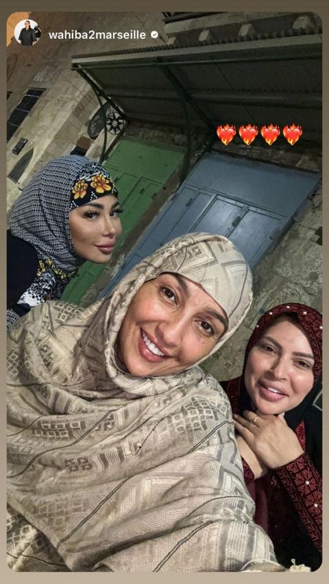 مريم الدباغ ترتدي الثوب الفلسطيني والحجاب في