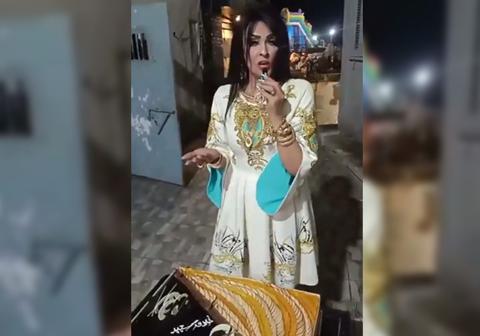 “طلاق سعيد”.. مصرية تحتفل بطلاقها وتوزع الذهب